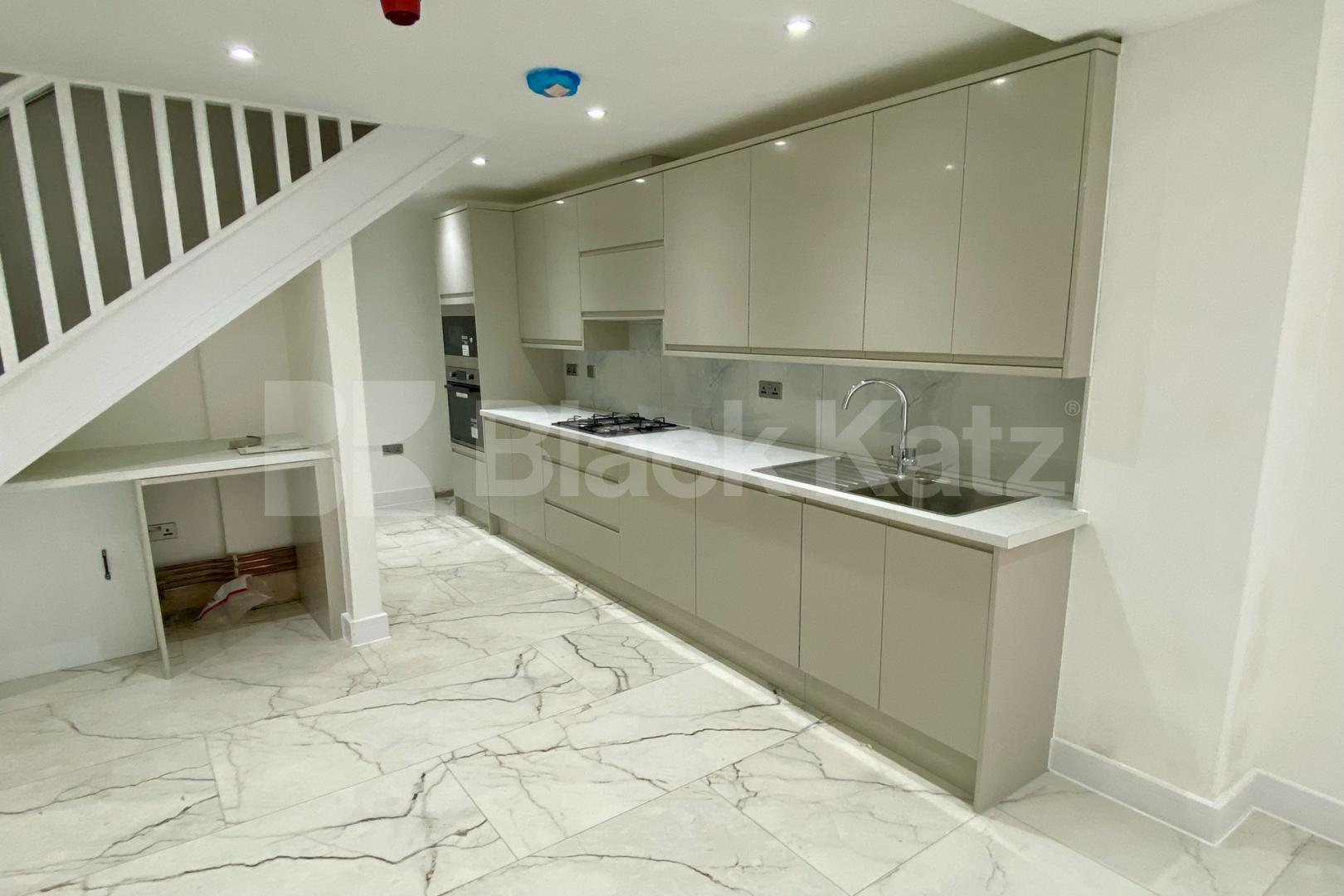 Huge one bedroom split level, newly refurbished apartment with private garden Old Kent Road, Bermondsey / Elephant and Castle